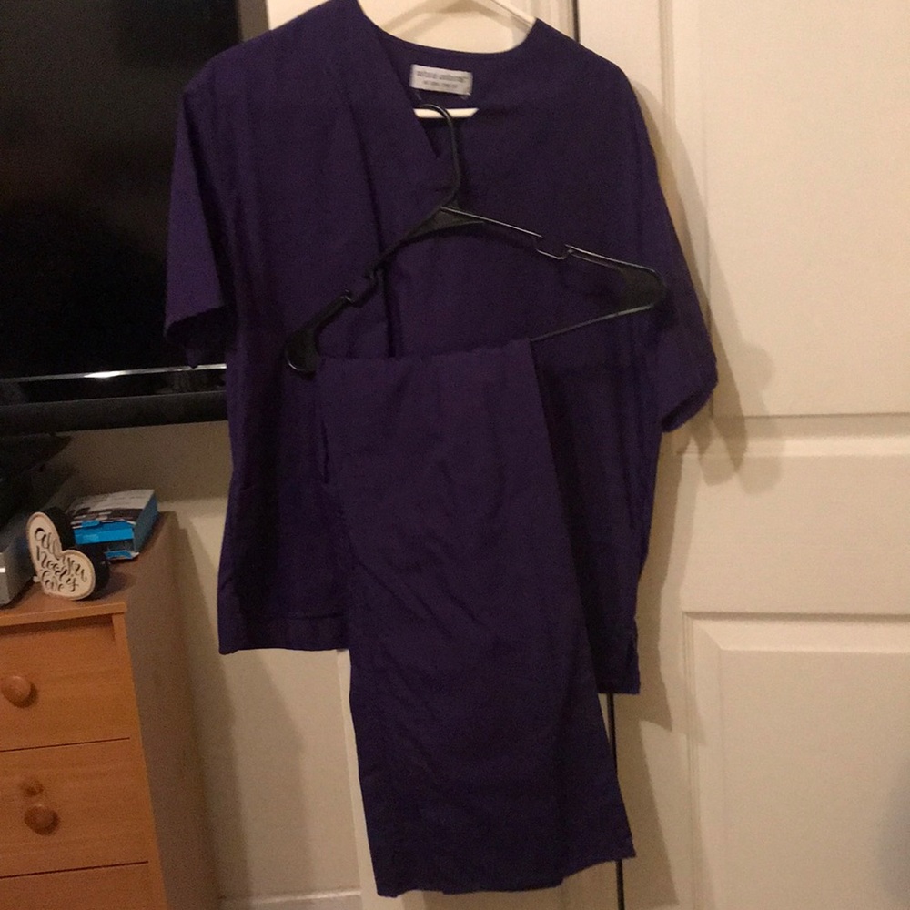 Purple scrubs in excellent condition!